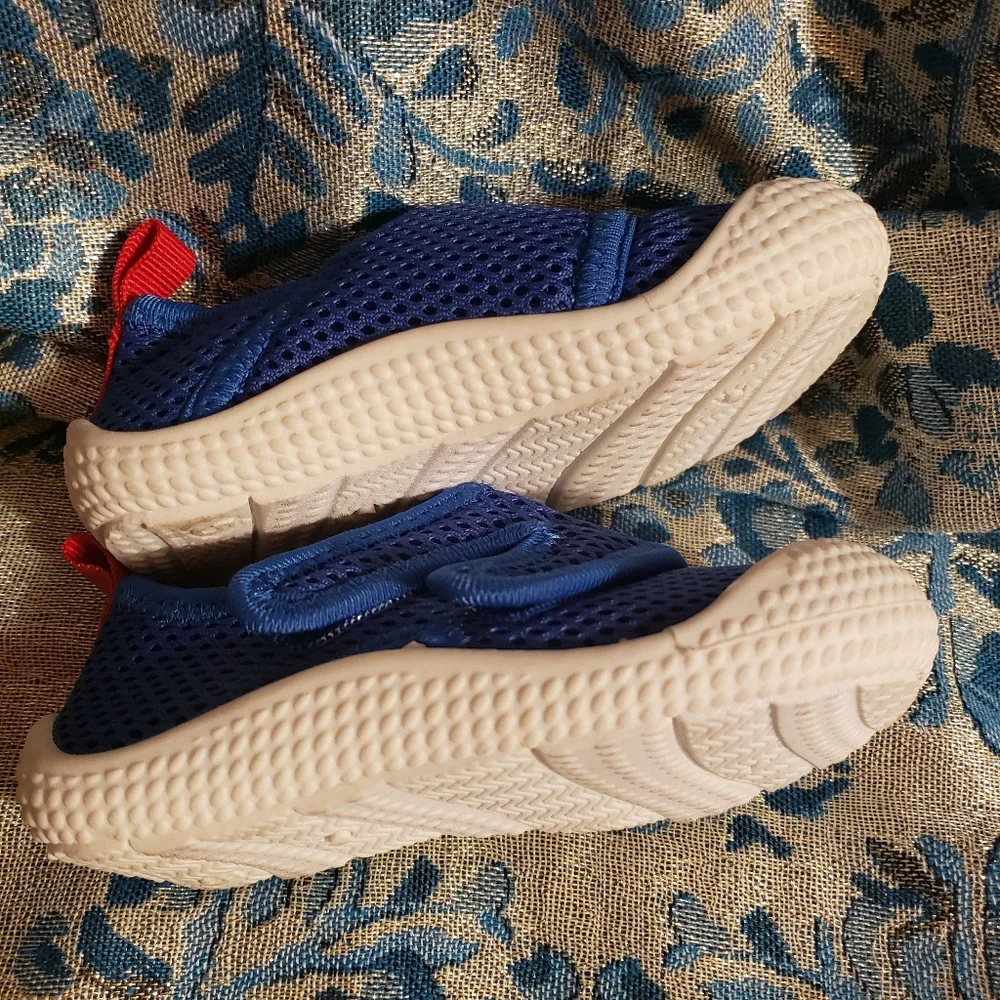 Swim/ Athletic Blue And White Theo Shoes  NWOT Cat & Jack Toddler Size 5